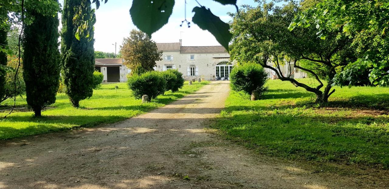 Bed and Breakfast La Revetizon Siecq Экстерьер фото